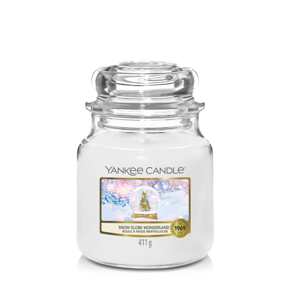Yankee Candle Snow Globe Wonderland Medium Jar £13.79